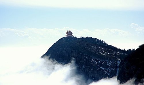 1935年，陈诚随蒋中正赴四大佛教名山之一峨眉山创办峨眉山训练团。