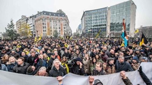 2018年12月16日，比利時布魯塞爾的民眾抗議上週簽署的全球移民契約。