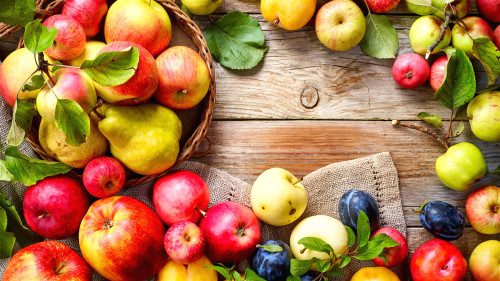 多吃蘋果等蔬菜水果有降脂作用。