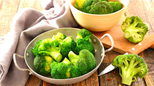 綠色蔬菜含有花青素，能抗氧化、抗發炎。