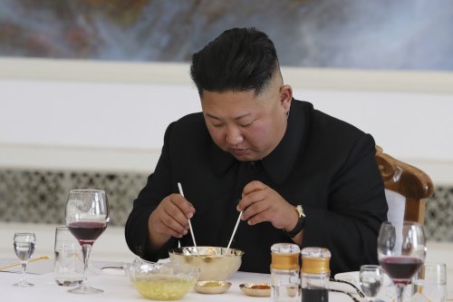 2018年9月19日，金正恩在朝鲜平壤的Okryugwan餐厅用午餐。