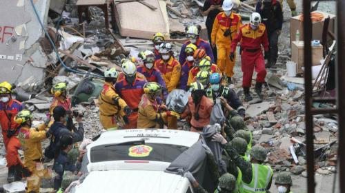 花莲强震后救援行动至今已逾80多个小时，第四具陆客遗体已经发现。