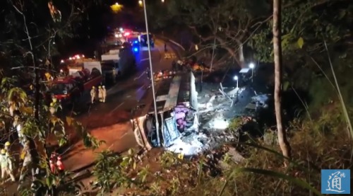 2月10日晚间，香港双层巴士发生严重车祸，酿成惨重伤亡。 