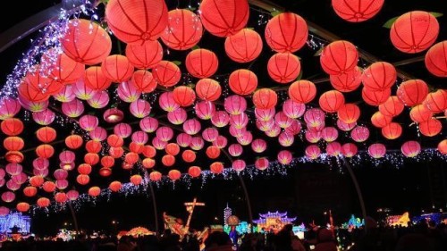 今年台灣燈會在嘉義，不僅展期最長、面積最大，更首創以水陸空三面向呈現燈藝
