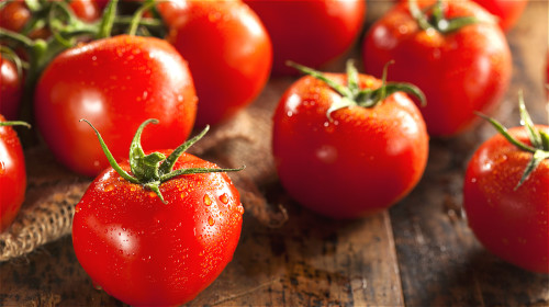西红柿清热解毒，保护肝脏的效果非常好。
