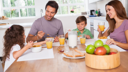 不吃早餐，膽汁就排不出去，會沉澱結晶，產生結石，所以要養成吃早飯的習慣。