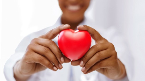 在医学并不发达的过去，在心脏上做动刀，曾被医学界公认为一种“禁忌”。