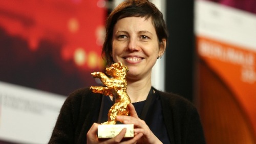2018年2月24日，罗马尼亚女导演阿狄娜潘提琳执导电影获得最佳影片金熊奖。