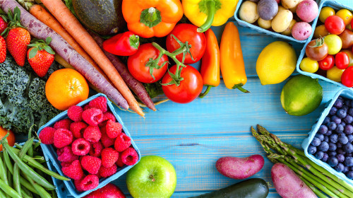 酵素可以從食物中獲取，在生鮮蔬果中富含酵素。