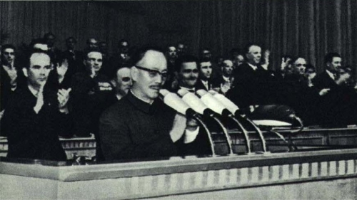 1966年，大特务头子康生出席阿尔巴尼亚共产党党代会。