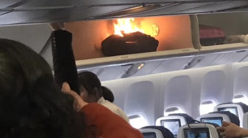 2月25日，一架廣州飛上海航班的行李架冒煙並起火。