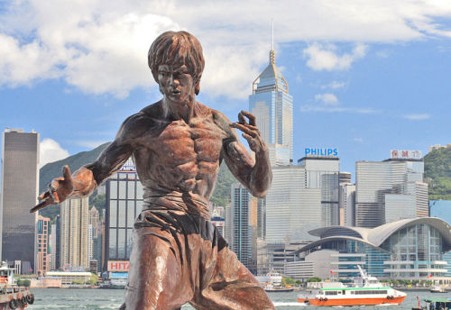 李小龙在香港星光大道上的雕像。