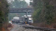 美南卡州列车相撞脱轨至少2死116伤(组图视频)