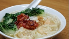 兒子：媽媽吃完餃子就跳樓了……(組圖)