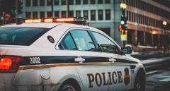 在美國花500美元就可以請警車開道(圖)
