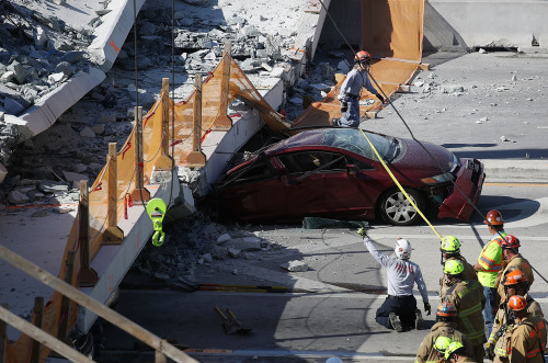 佛州天橋坍塌8輛汽車被壓6人遇難數人受傷