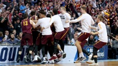 時隔33年再進NCAA98歲球隊牧師見證絕殺時刻(圖)