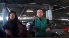 華人母女肉身霸車位涉事車主：以身為華人自豪(視頻圖)
