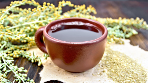 艾草茶，採摘的嫩艾草經過脫水乾燥處理而成。