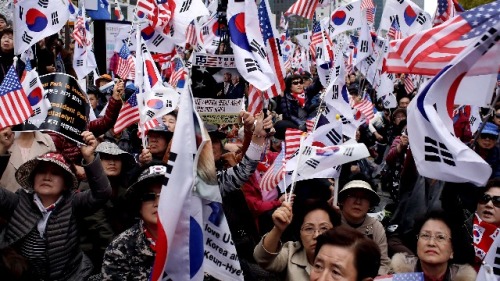 2017年11月7日，韓國保守派遊行，歡迎川普到訪。