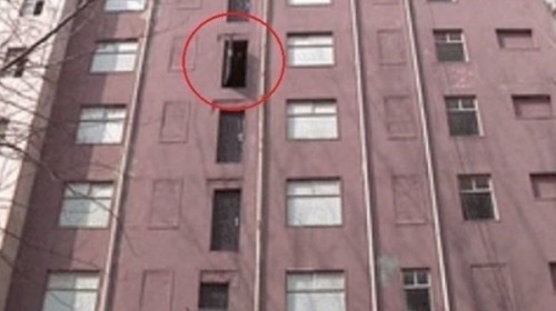 河南KTV安全出口“要命”，女子推门出去从5楼摔死。