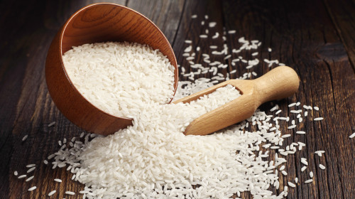大米炒一下有健脾祛湿、止腹泻、清肠刮毒、瘦身等功效。