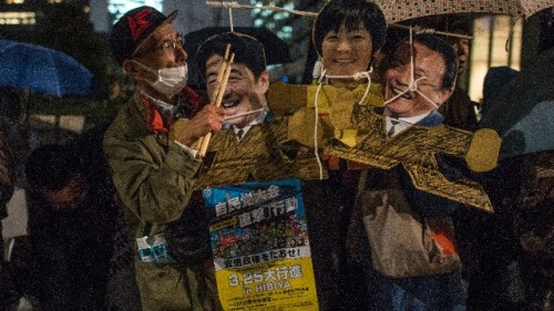3月16日，日本东京举行示威抗议日本首相安倍晋三。