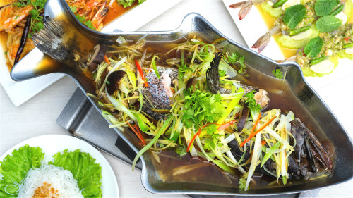 姜葱蒸鲩鱼，有益气滋肾，预防春季感冒的功用。