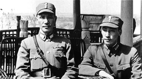 抗戰期間的蔣委員長和蔣緯國。。