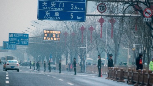 2018年3月27日，金正恩突訪中國後離開，人民大會堂附近出現不少軍警。