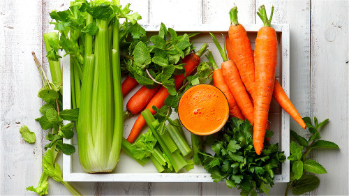 胡萝卜和芹菜是高血压、糖尿病、冠心病患者的食疗佳品。