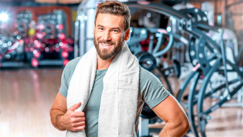 多运动，减掉身上多余的肉，有助于男人更加健康长寿。