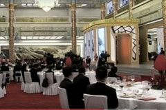 王岐山在習金宴不理眾人獨自開吃(圖)