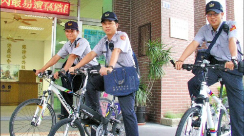 为保障人权自由，台湾警察不得任意上门查户口。