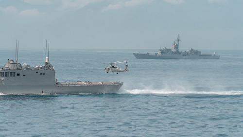 中国日前宣布4月18日将在台湾海峡水域实施实弹射击，引发外界关注。图为台湾军舰演习。