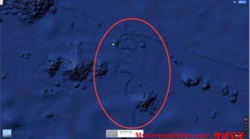 谷歌地图发现太平洋底巨型外星飞船？