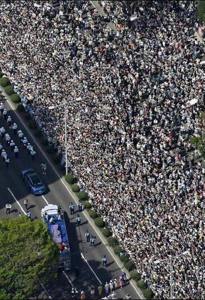 日本10万人狂欢后地上一尘不染……