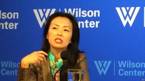 美国智库布鲁金斯学会韩国研究主任朴正铉（音，Jung H. Pak）星期三在华盛顿智库威尔逊学者中心，讨论对朝新政策。