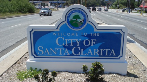 加州城市聖塔．克拉利塔投票反對「庇護州」法案。
