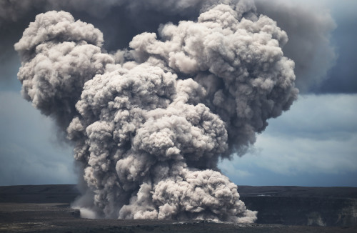 夏威夷火山或爆炸性噴發可炸飛冰箱大巨石