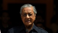 不怕惹怒北京第一个国家元首建议林郑下台(图)