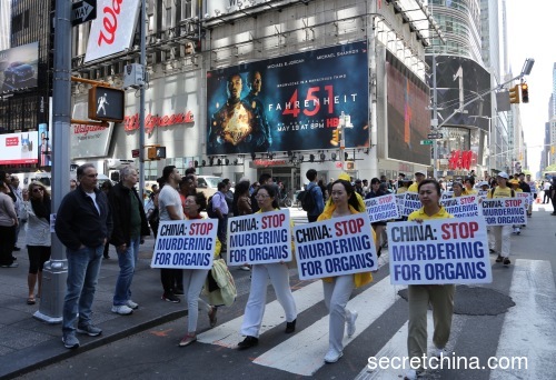 5月11日上午，纽约地区的法轮功学员举办游行活动。