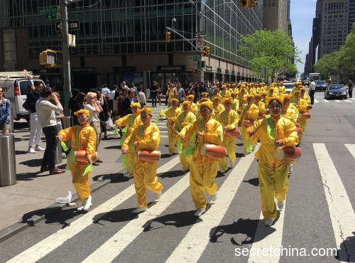 5月11日上午，紐約地區的法輪功學員舉辦遊行活動。