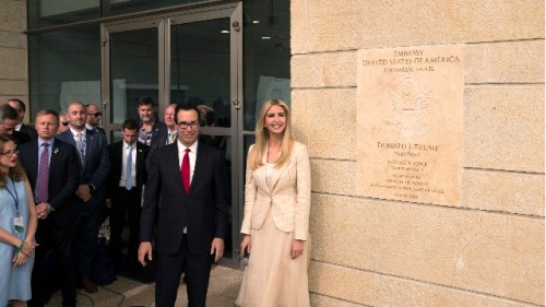 2018年5月14日，伊万卡与美财长努钦出席美国驻耶路撒冷大使馆的开馆仪式。