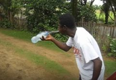 令人嘖嘖稱奇的非洲噴水哥(組圖)