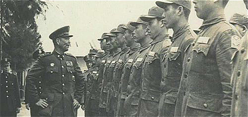 胡琏领命于时局艰危中，经过半年重整训练，迅速将十二兵团壮大成三个军。