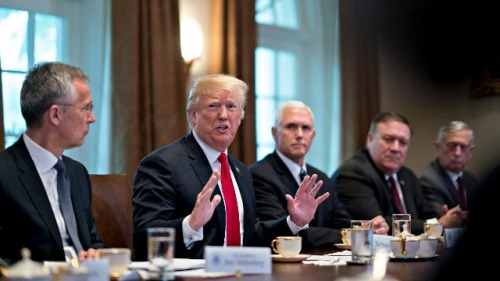 2018年5月17日，美国总统川普与副总统彭斯与北约秘书长斯托尔滕贝格出席会议