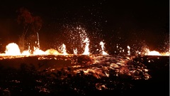火山灰噴至3萬英尺高空專家：「彈道拋體」或將出現(圖)