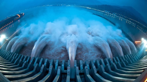 三峡大坝危机重重，谁将为三峡工程的后患买单？