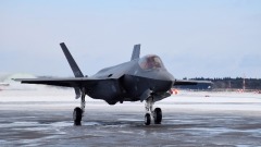 日本找到墜毀的F-35殘骸飛行員仍失蹤(圖)